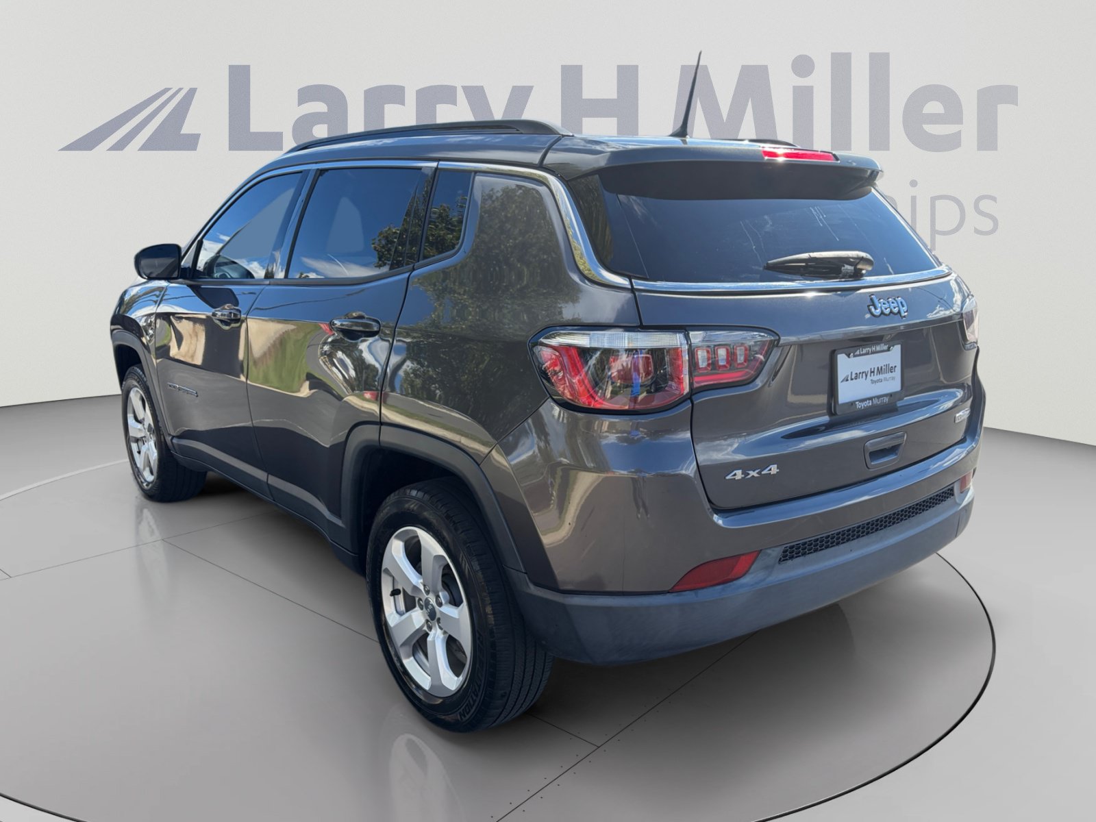Used 2018 Jeep Compass Latitude AWD/4WD image 3