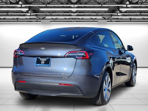 Used 2023 Tesla Model Y Long Range image 9