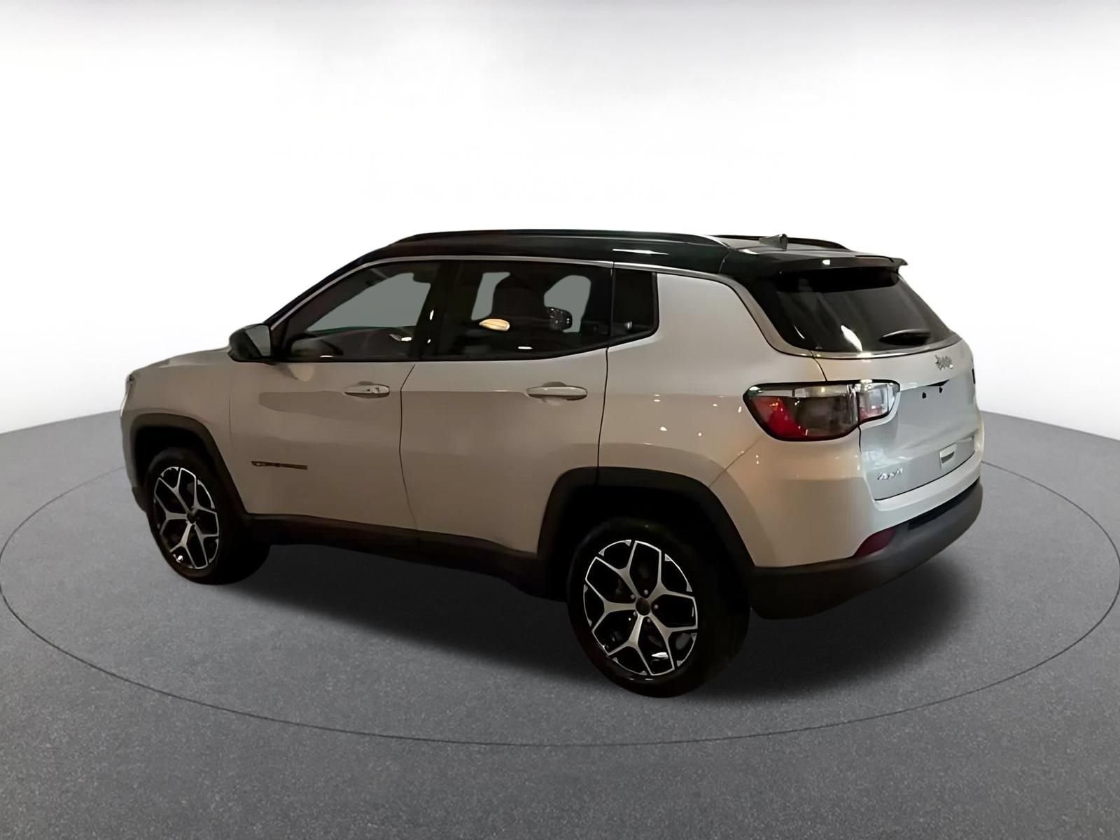 Used 2025 Jeep Compass Limited AWD/4WD image 9