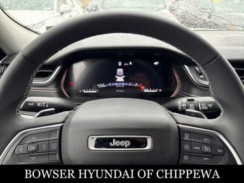 Used 2023 Jeep Grand Cherokee L Laredo AWD/4WD image 19