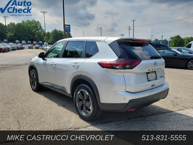 Used 2024 Nissan Rogue SV AWD/4WD image 3