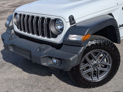 Used 2024 Jeep Wrangler Sport S image 13