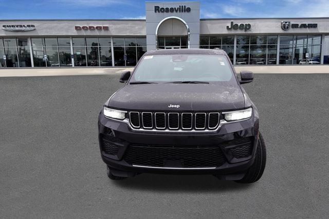 New 2025 Jeep Grand Cherokee Laredo X w/ Luxury Tech Group I AWD/4WD image 8