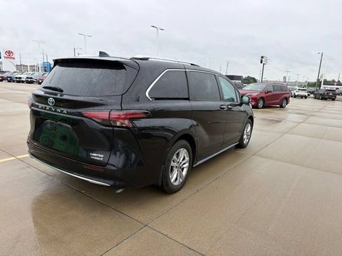 Used 2024 Toyota Sienna Limited AWD/4WD image 6