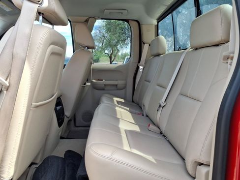 Used 2008 GMC Sierra 2500 SLT w/ Z71 Off-Road Package AWD/4WD image 15