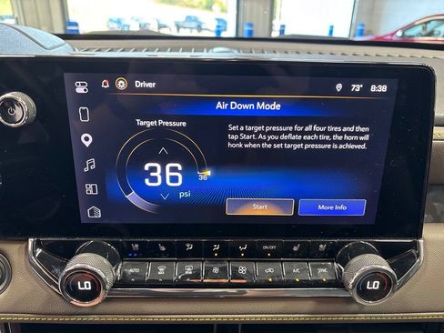 Used 2025 Chevrolet Colorado ZR2 w/ Technology Package AWD/4WD image 28