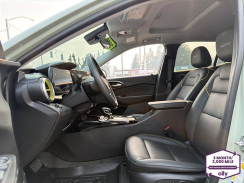 Used 2025 Chevrolet Trax ACTIV w/ Sunroof Package FWD image 10