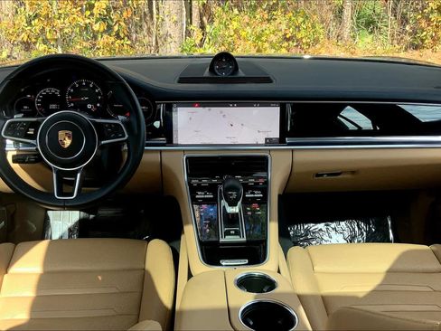 Used 2018 Porsche Panamera RWD image 16
