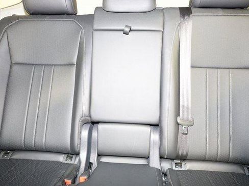 Used 2022 Volkswagen Tiguan SE image 13