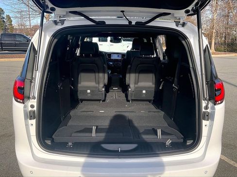 New 2026 Chrysler Pacifica Select FWD image 25