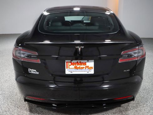 Used 2021 Tesla Model S Plaid image 8