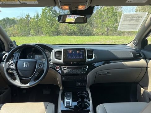 Used 2017 Honda Pilot Touring image 15