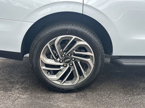 New 2026 Lincoln Navigator Premiere AWD/4WD image 18