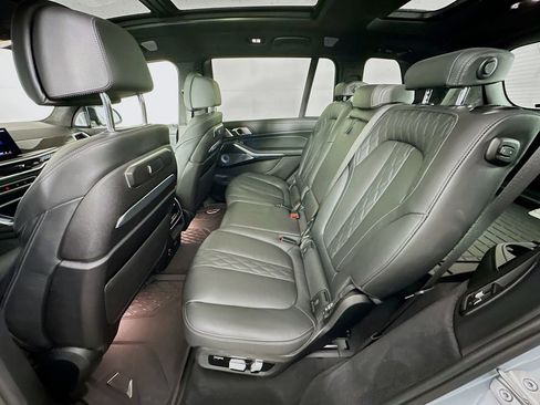 Used 2025 BMW X7 M60i image 31