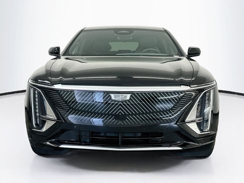 Used 2024 Cadillac Lyriq Tech AWD/4WD image 2