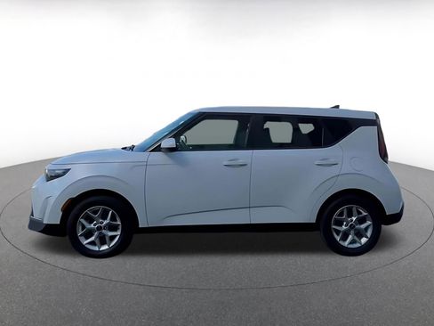Used 2025 Kia Soul LX w/ LX Technology Package FWD image 9