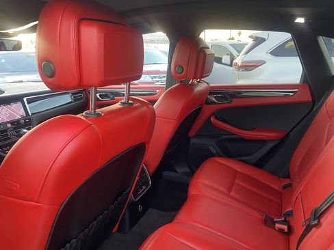 Used 2023 Porsche Macan image 19
