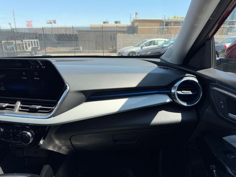 Used 2025 Chevrolet Trax LT image 34