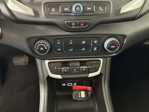 Used 2023 GMC Terrain SLE FWD image 24