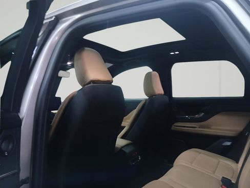 Used 2021 Lincoln Corsair Reserve image 21