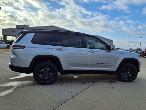 New 2025 Jeep Grand Cherokee L Limited w/ Trailer Tow Package image 32