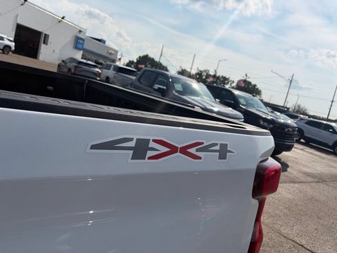 Used 2024 Chevrolet Silverado 1500 LT AWD/4WD image 21
