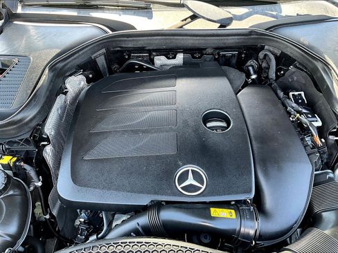 Used 2021 Mercedes-Benz GLC 300 4MATIC w/ Premium Package image 29