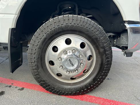 Used 2024 Ford F350 Lariat w/ Lariat Ultimate Package AWD/4WD image 32