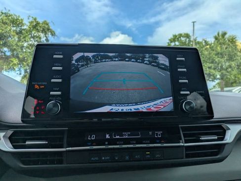 Used 2023 Toyota Sienna LE w/ LE Plus Package FWD image 23