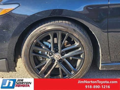 Used 2025 Toyota Camry SE image 13