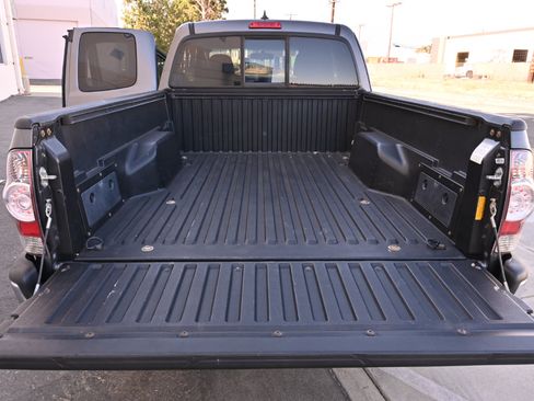 Used 2015 Toyota Tacoma PreRunner w/ SR5 Package RWD image 24