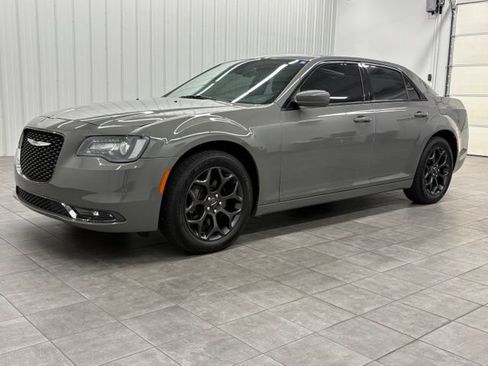 Used 2019 Chrysler 300 S AWD/4WD image 5