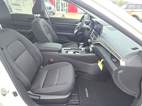 New 2025 Nissan Altima 2.5 SV image 25