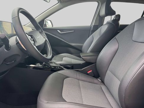 Used 2023 Kia Niro EX FWD image 13