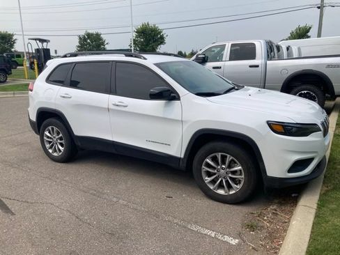 Used 2022 Jeep Cherokee Latitude Lux AWD/4WD image 2