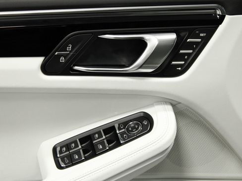 New 2026 Porsche Macan image 31