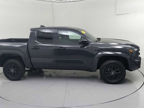 Used 2025 Toyota Tacoma SR image 12
