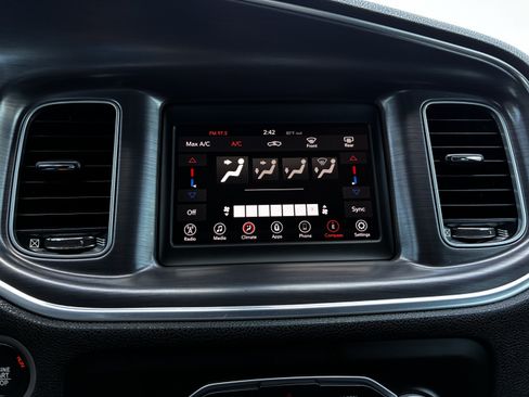 Used 2018 Dodge Charger SXT RWD image 23