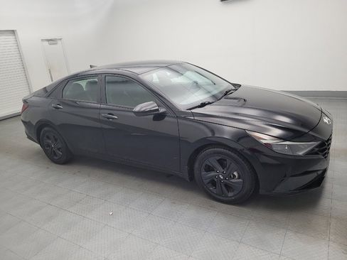 Used 2022 Hyundai Elantra SEL image 11