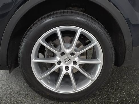 Certified 2023 Porsche Cayenne AWD/4WD image 29