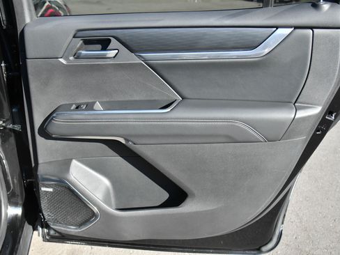 Used 2025 GMC Acadia Elevation image 51