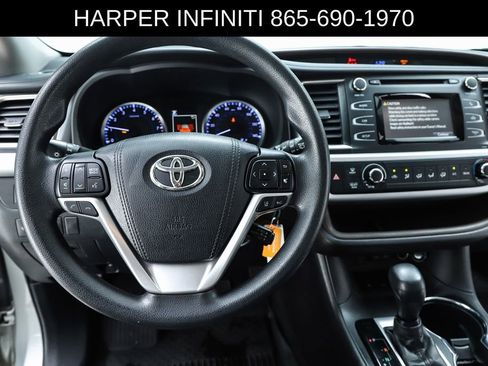 Used 2018 Toyota Highlander LE image 21