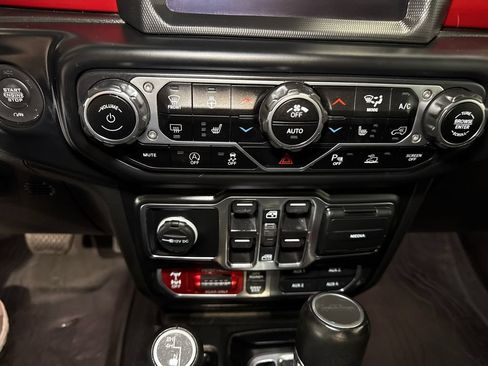 Used 2022 Jeep Gladiator Rubicon w/ LED Lighting Group AWD/4WD image 23