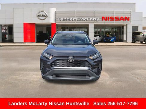 Used 2021 Toyota RAV4 LE FWD image 11