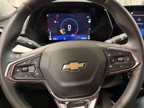 Used 2025 Chevrolet Trax LT w/ LT Convenience Package image 19