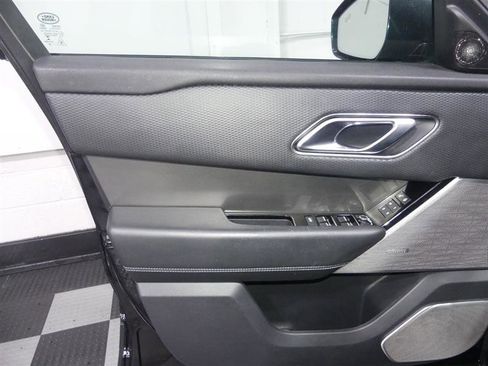 Used 2018 Land Rover Range Rover Velar S image 14