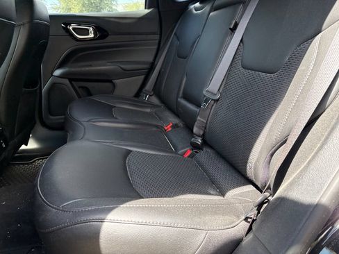 Certified 2022 Jeep Compass Latitude w/ Convenience Group FWD image 11