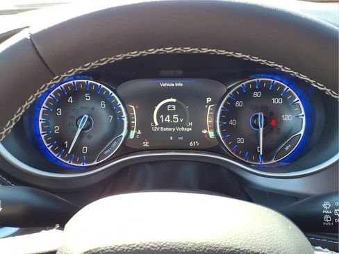 New 2026 Chrysler Pacifica Select FWD image 32