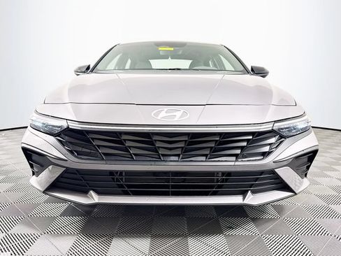 New 2025 Hyundai Elantra SEL FWD image 10