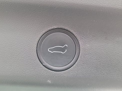Used 2022 Tesla Model Y Performance AWD/4WD image 9